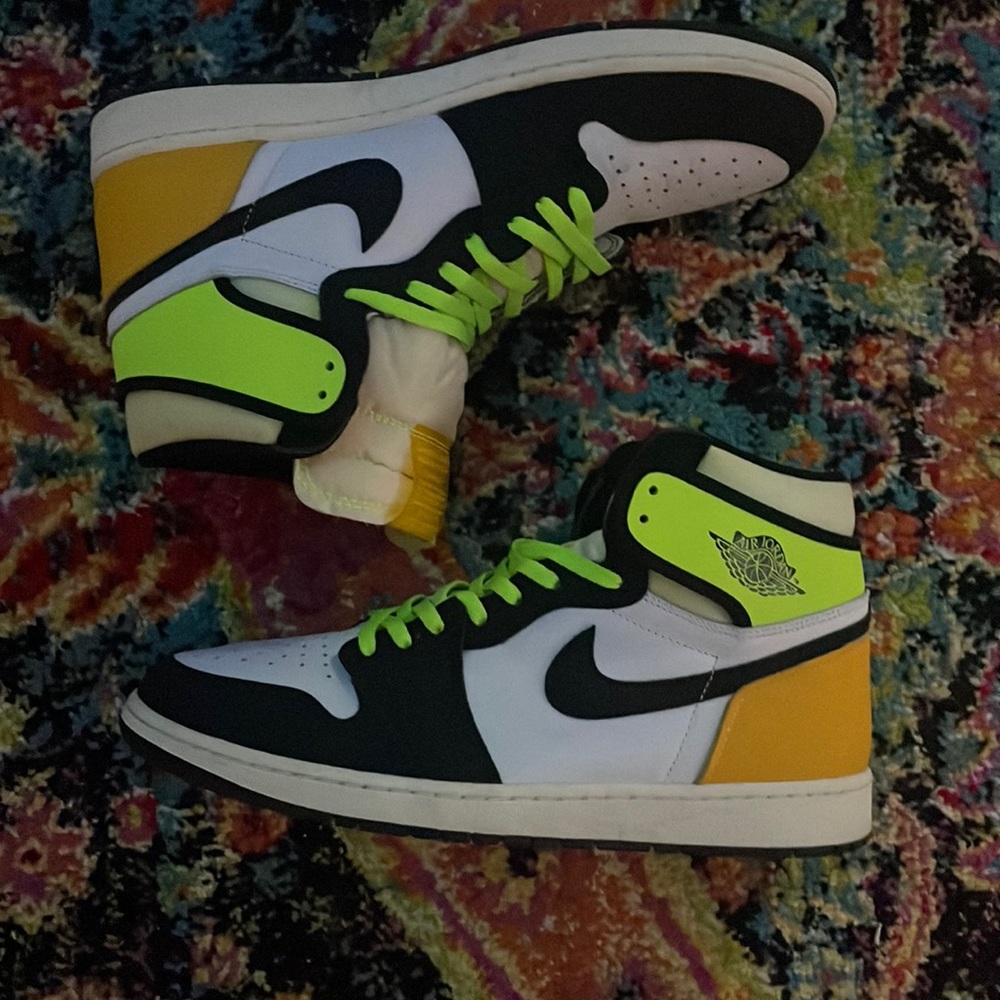 Like New (worn 1x) Jordan Retro 1 High Volt